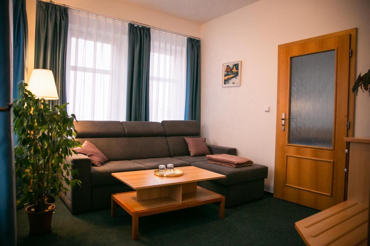 Penzion Hotelu Central Dvůr Králové nad Labem Bagian luar foto