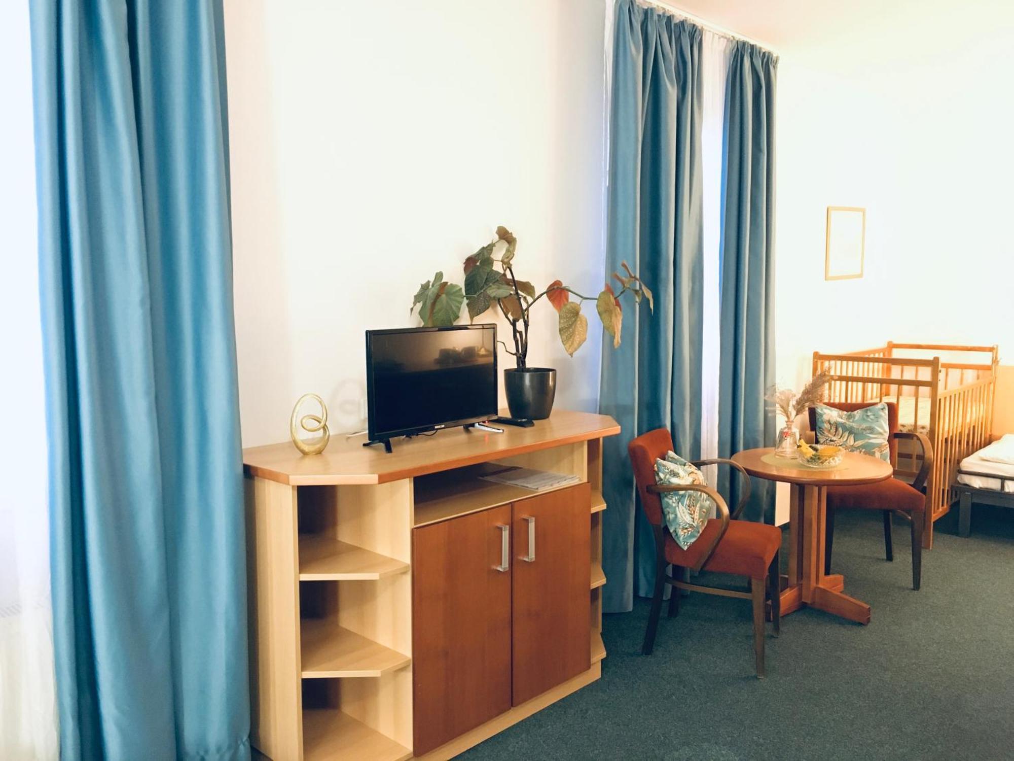 Penzion Hotelu Central Dvůr Králové nad Labem Bagian luar foto
