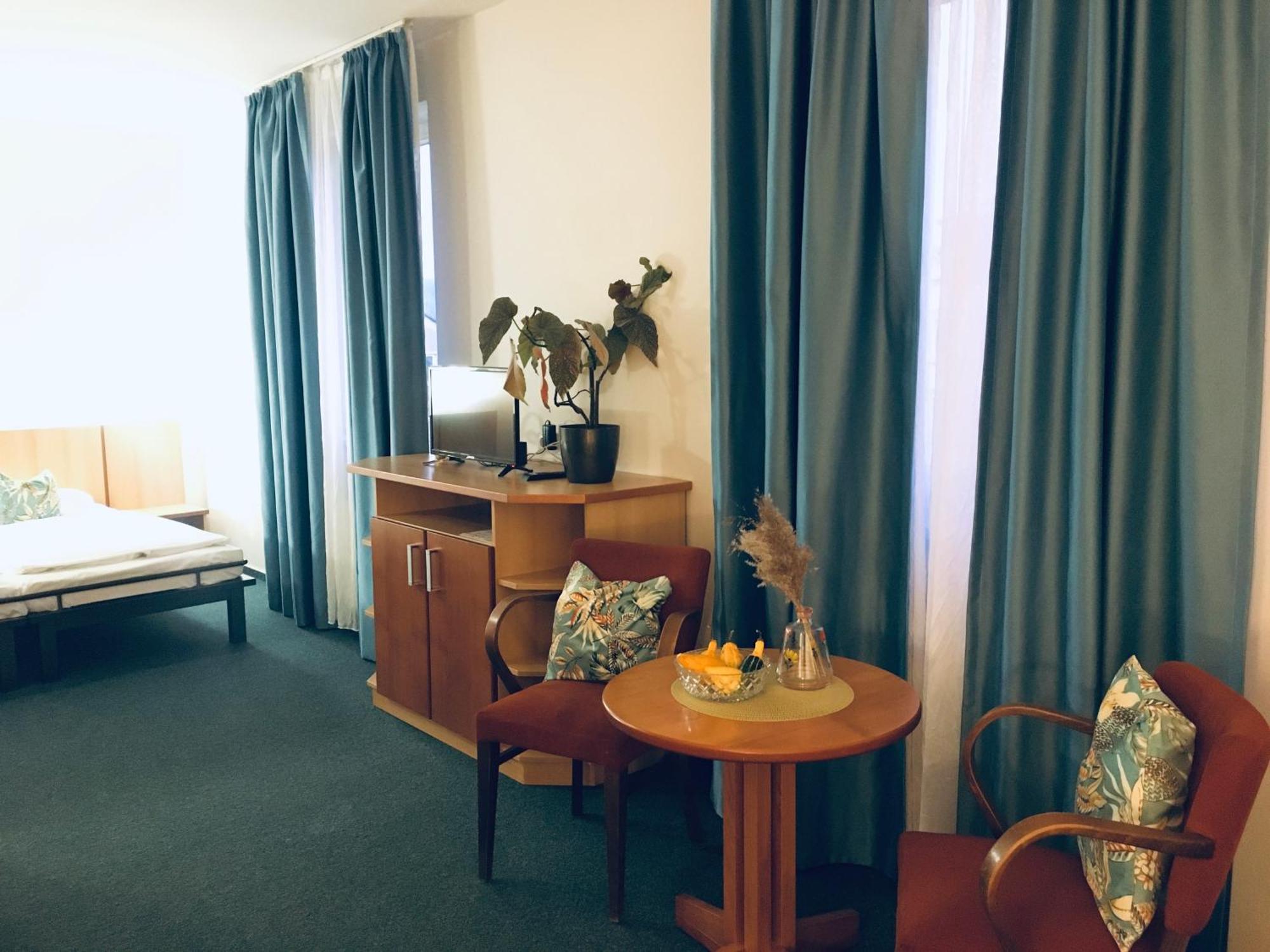 Penzion Hotelu Central Dvůr Králové nad Labem Bagian luar foto