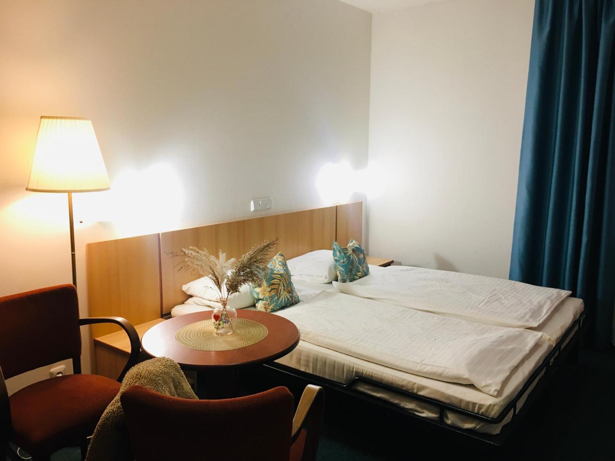 Penzion Hotelu Central Dvůr Králové nad Labem Bagian luar foto