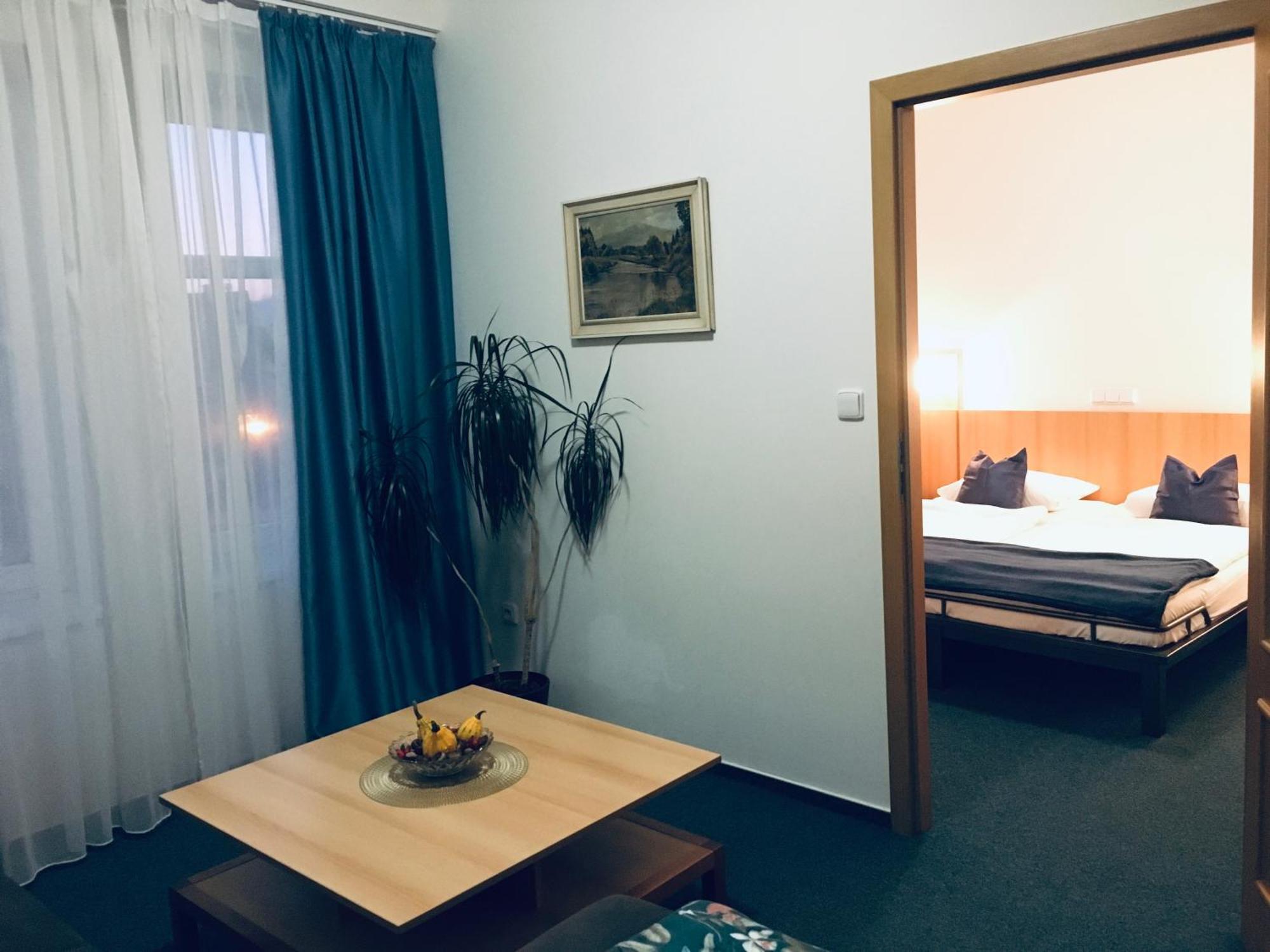 Penzion Hotelu Central Dvůr Králové nad Labem Bagian luar foto