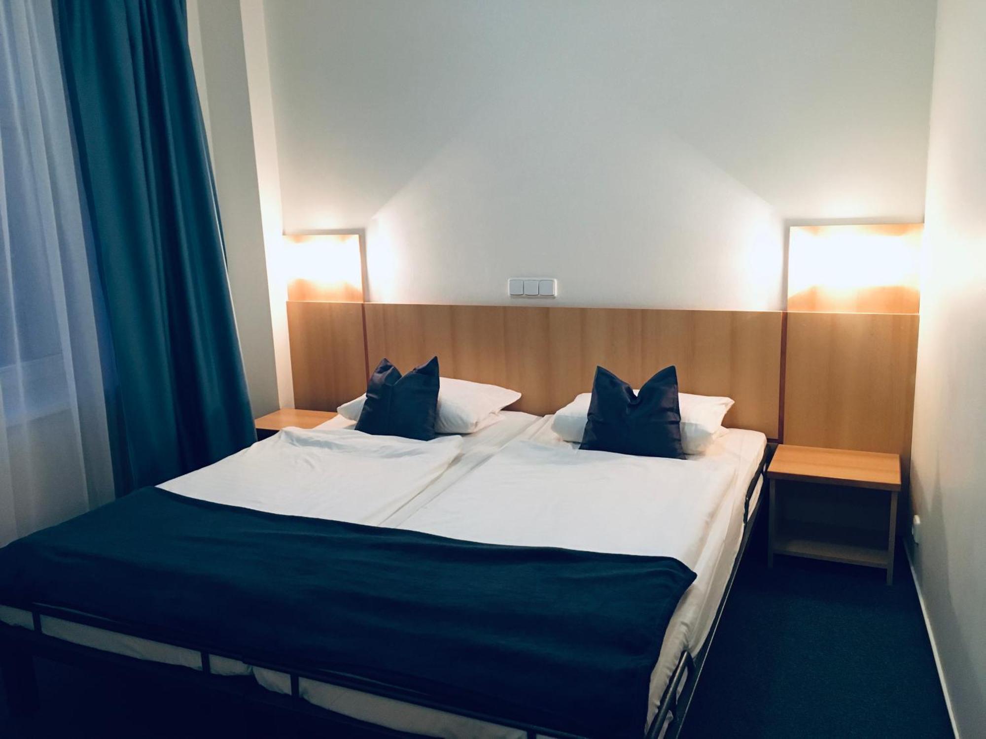 Penzion Hotelu Central Dvůr Králové nad Labem Bagian luar foto
