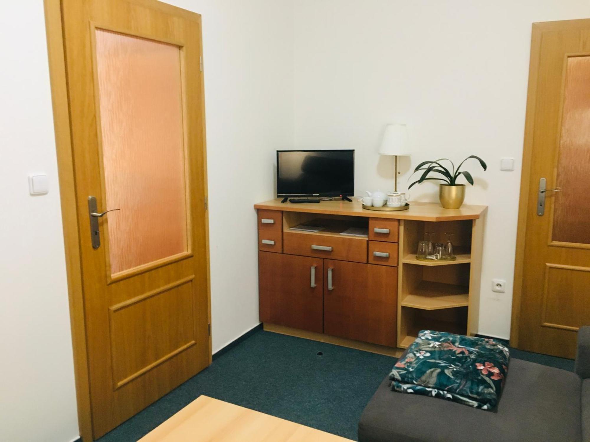Penzion Hotelu Central Dvůr Králové nad Labem Bagian luar foto