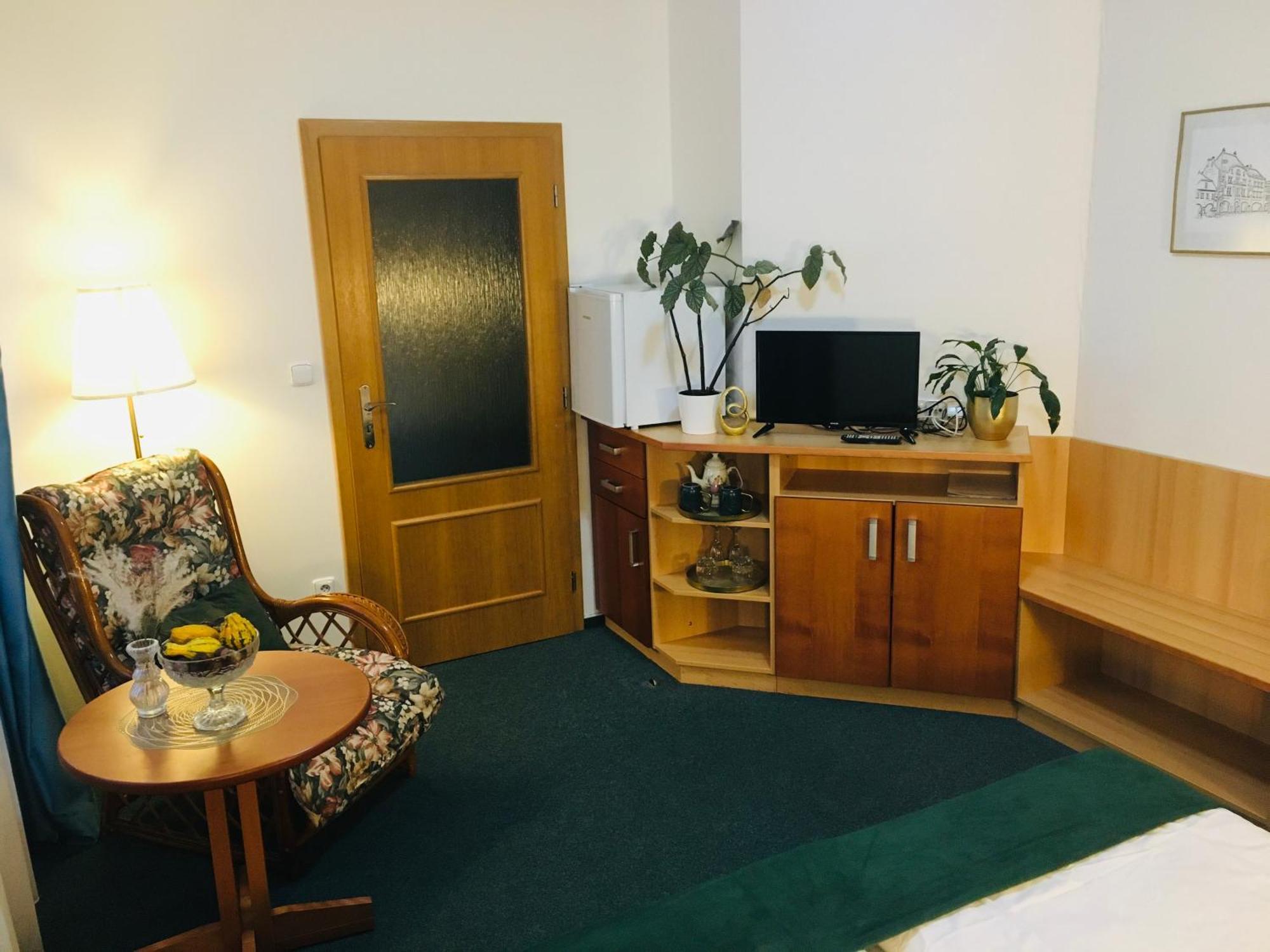 Penzion Hotelu Central Dvůr Králové nad Labem Bagian luar foto