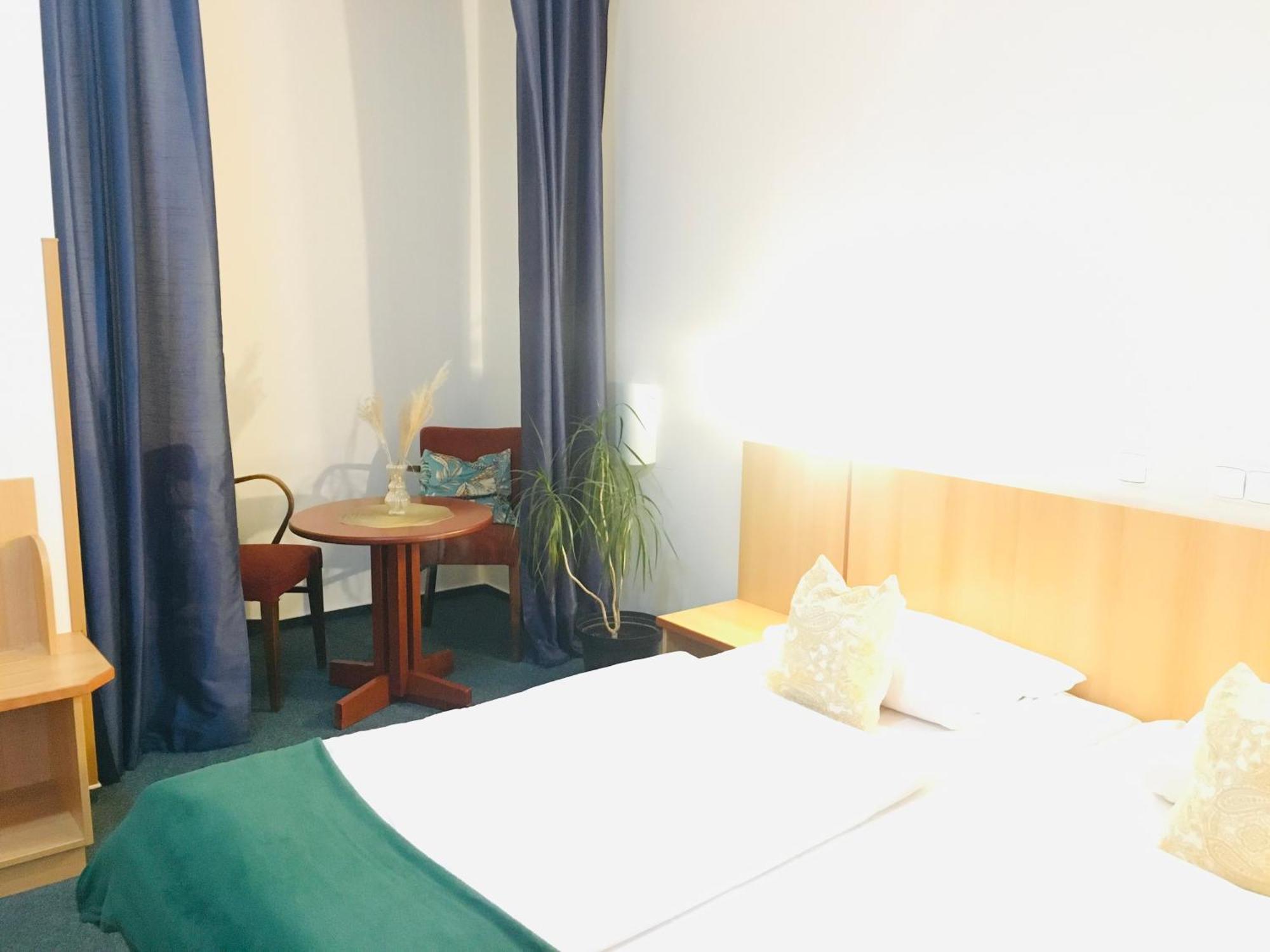 Penzion Hotelu Central Dvůr Králové nad Labem Bagian luar foto