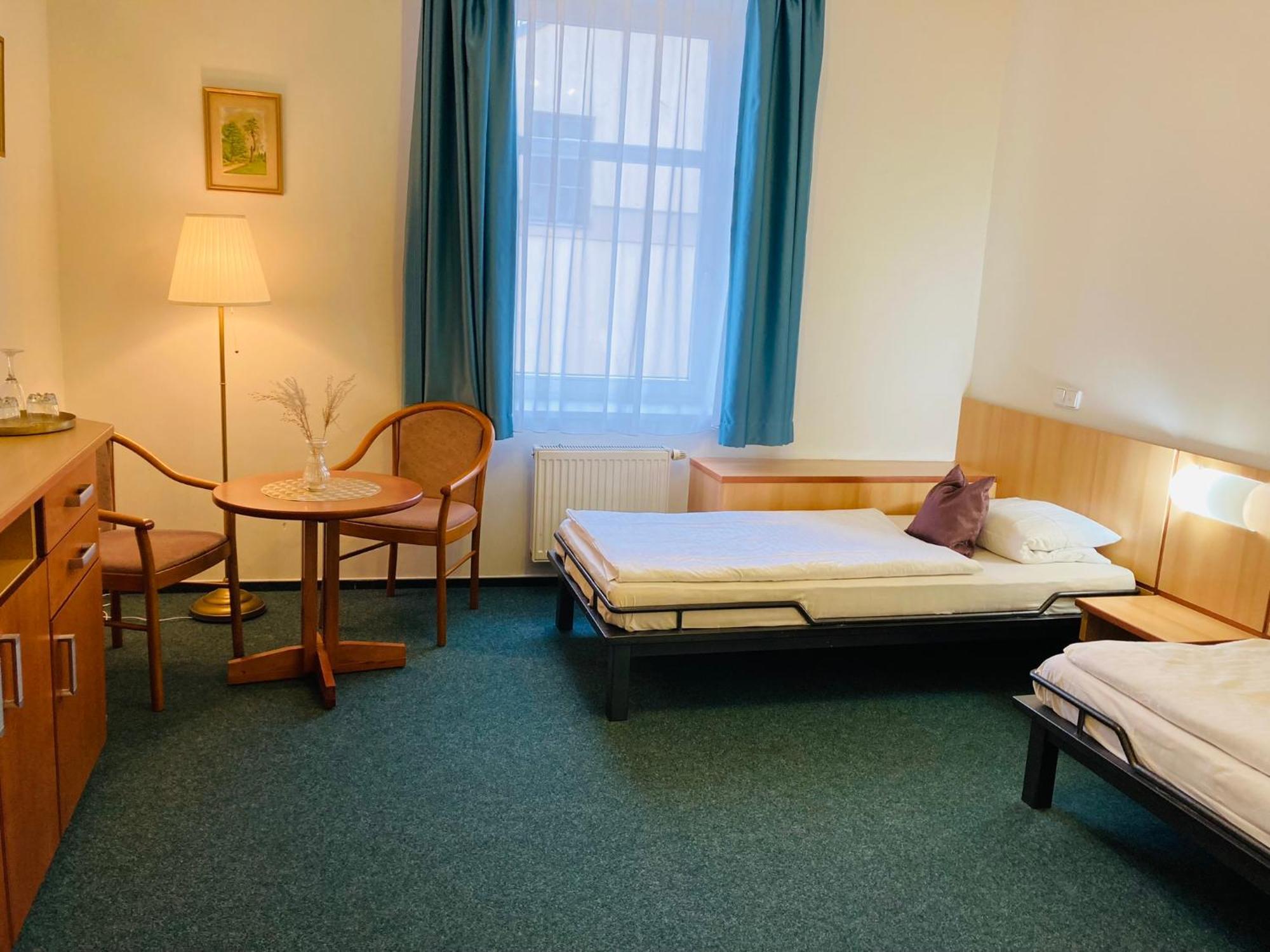 Penzion Hotelu Central Dvůr Králové nad Labem Bagian luar foto