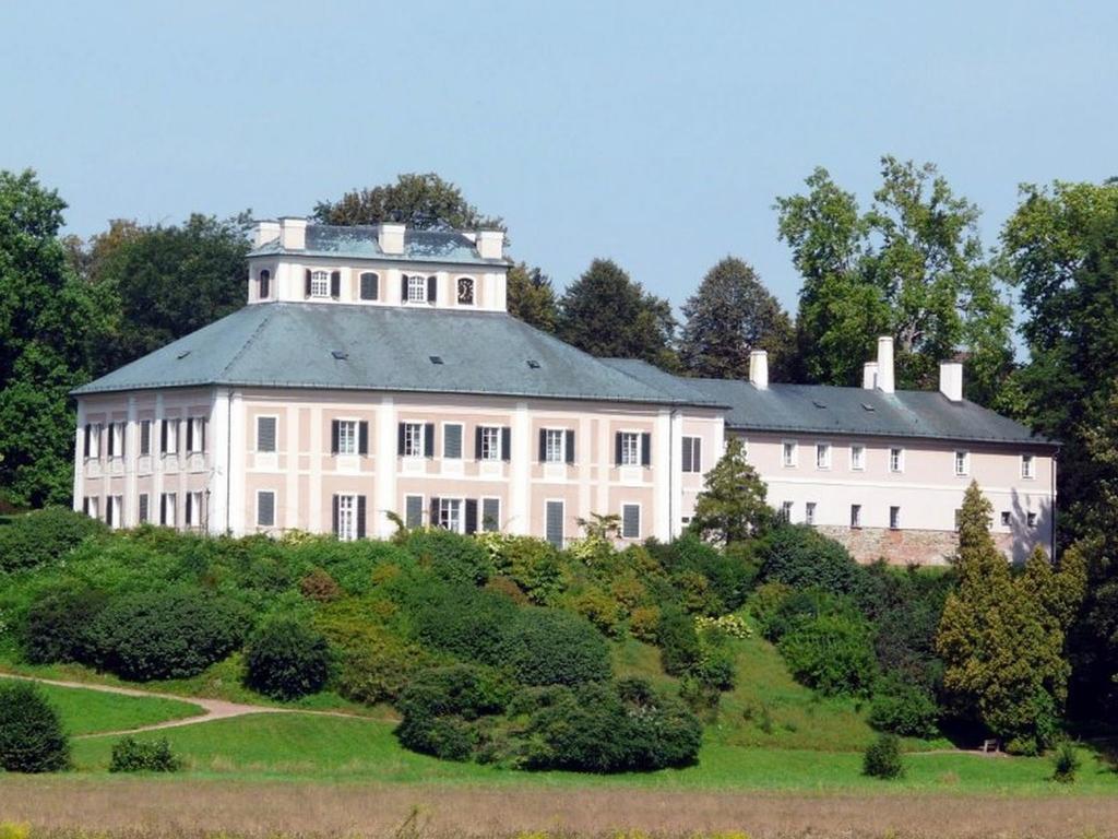 Penzion Hotelu Central Dvůr Králové nad Labem Bagian luar foto